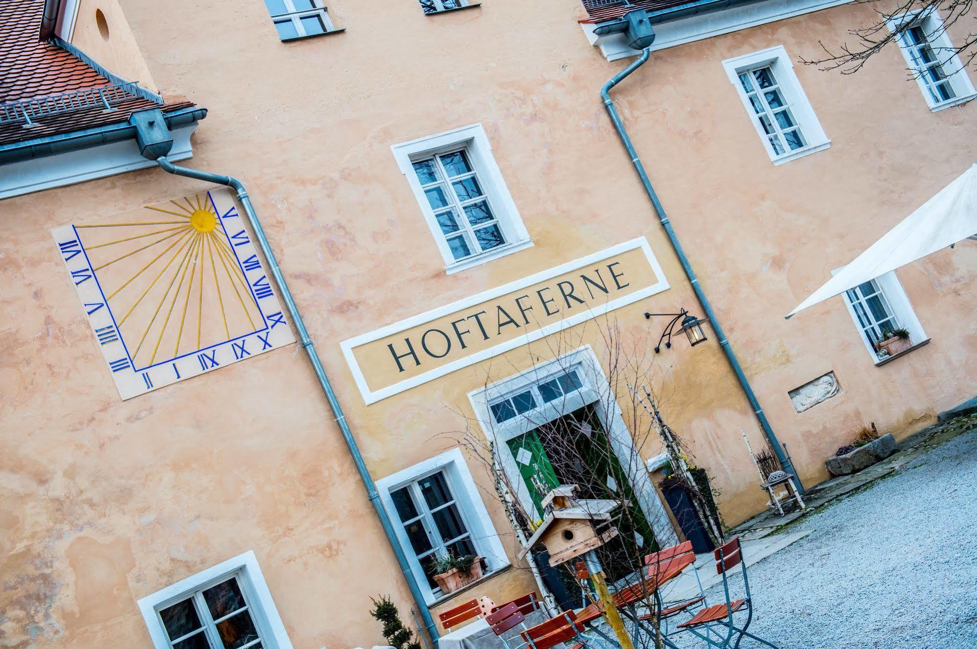 Hotel Schloss Neuburg - Hoftaferne Neuburg am Inn エクステリア 写真