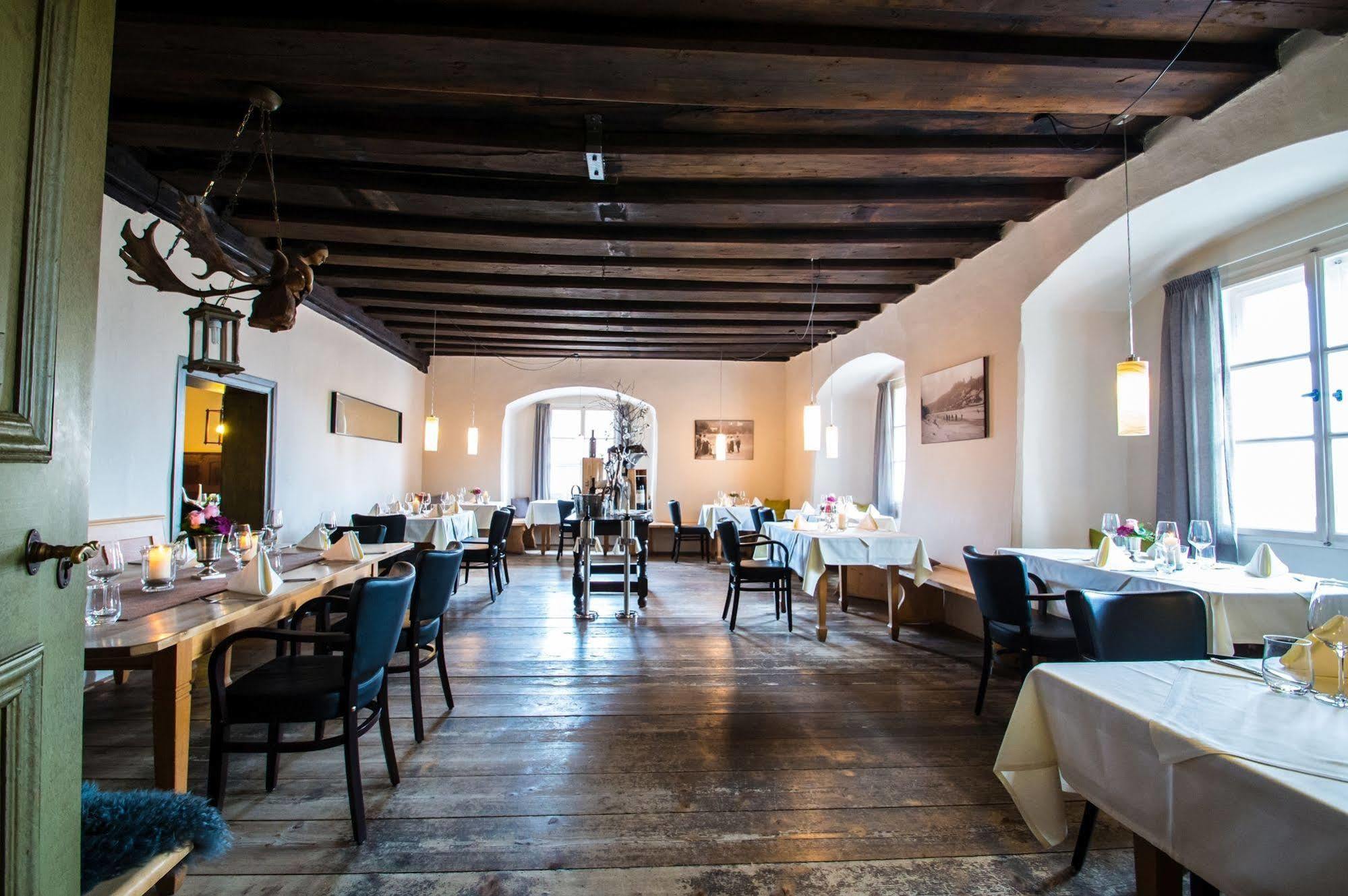 Hotel Schloss Neuburg - Hoftaferne Neuburg am Inn エクステリア 写真