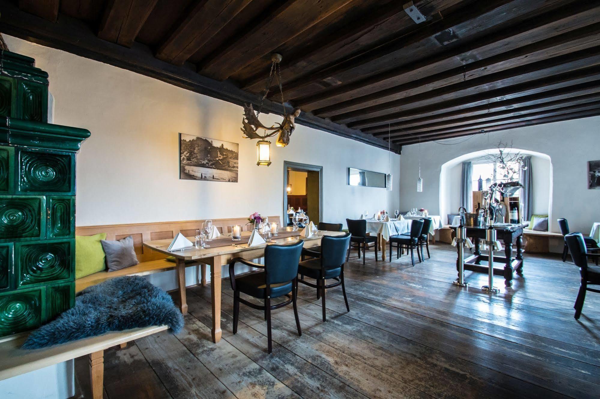 Hotel Schloss Neuburg - Hoftaferne Neuburg am Inn エクステリア 写真