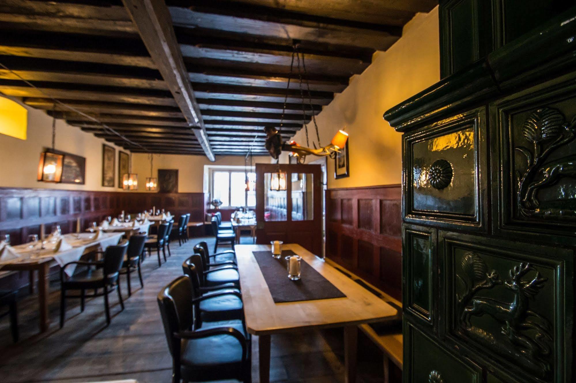 Hotel Schloss Neuburg - Hoftaferne Neuburg am Inn エクステリア 写真